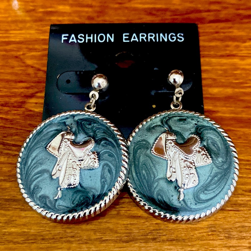 Women’s saddle earrings